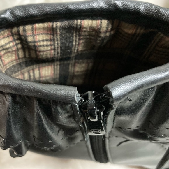 Black Booties w heart detail - Picture 6 of 9